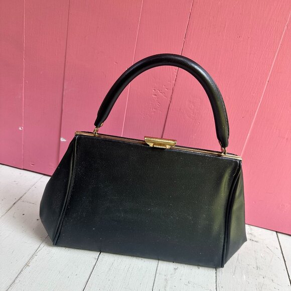 Dover Handbags - Womens Vintage 1950s Dover Handbag Black Leather with Clasp